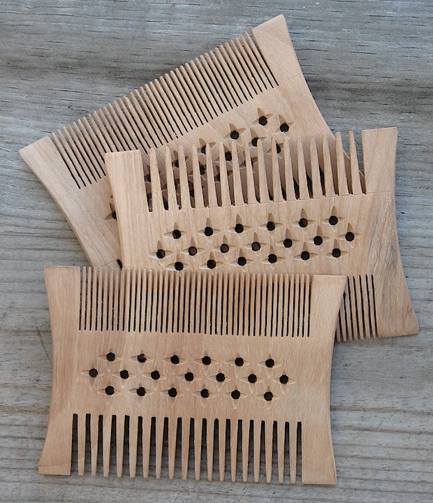 Comb, decorated wood - Click Image to Close