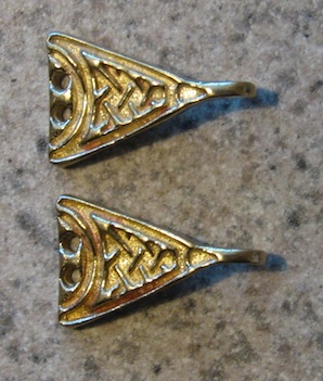Hooked tags for winingas, Triangular, 8th-11th C., copper alloy