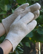 3 finger gloves-detail