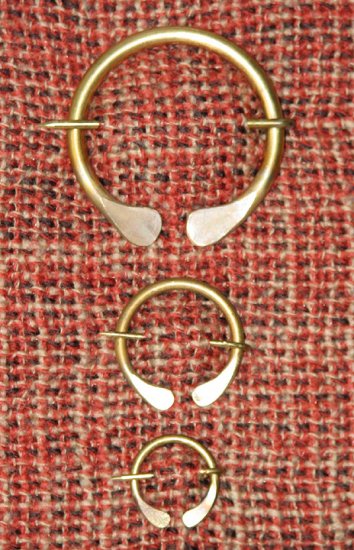 (image for) Brooches, Open ring, brass - Click Image to Close