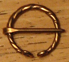 (image for) Brooch, Bronze, Open ring, 'twist' - Click Image to Close
